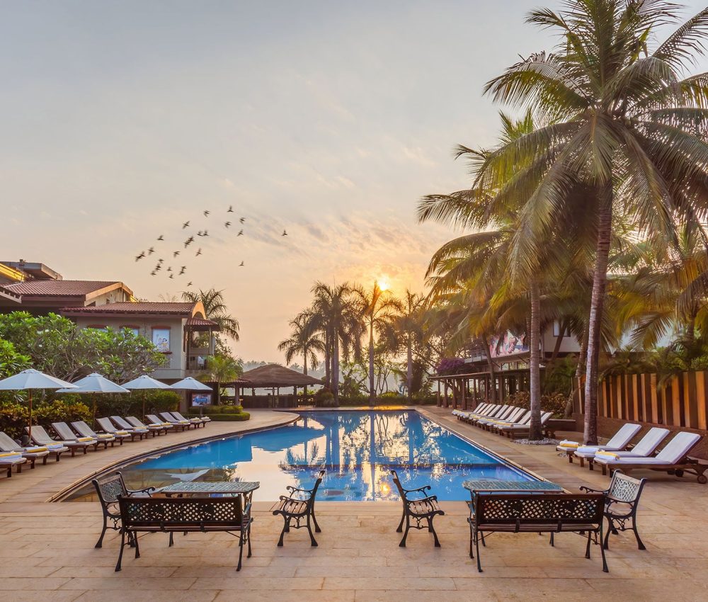 Pool-Bar-Restaurant-at-Beleza-by-the-Beach-Goa